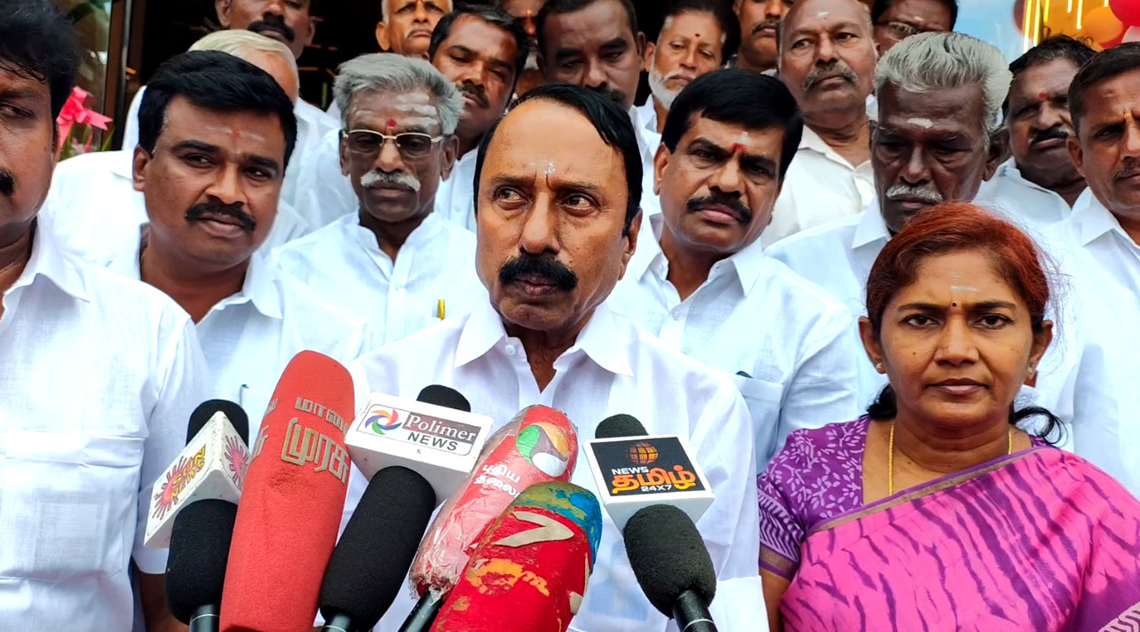  மீண்டும் இபிஎஸ் பெயரை தவிர்த்த கே.ஏ.செங்கோட்டையன்...கோபியில் நடந்த நிகழ்ச்சியில் பரபரப்பு