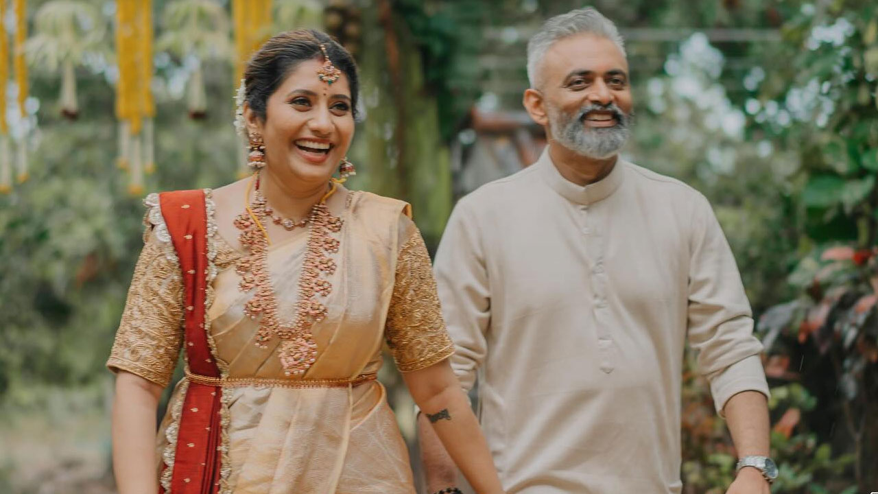 பிரபல தொகுப்பாளினி பிரியங்காவின் 2-வது திருமணம்.. தாலி கட்டிய நபர் இவரா?
