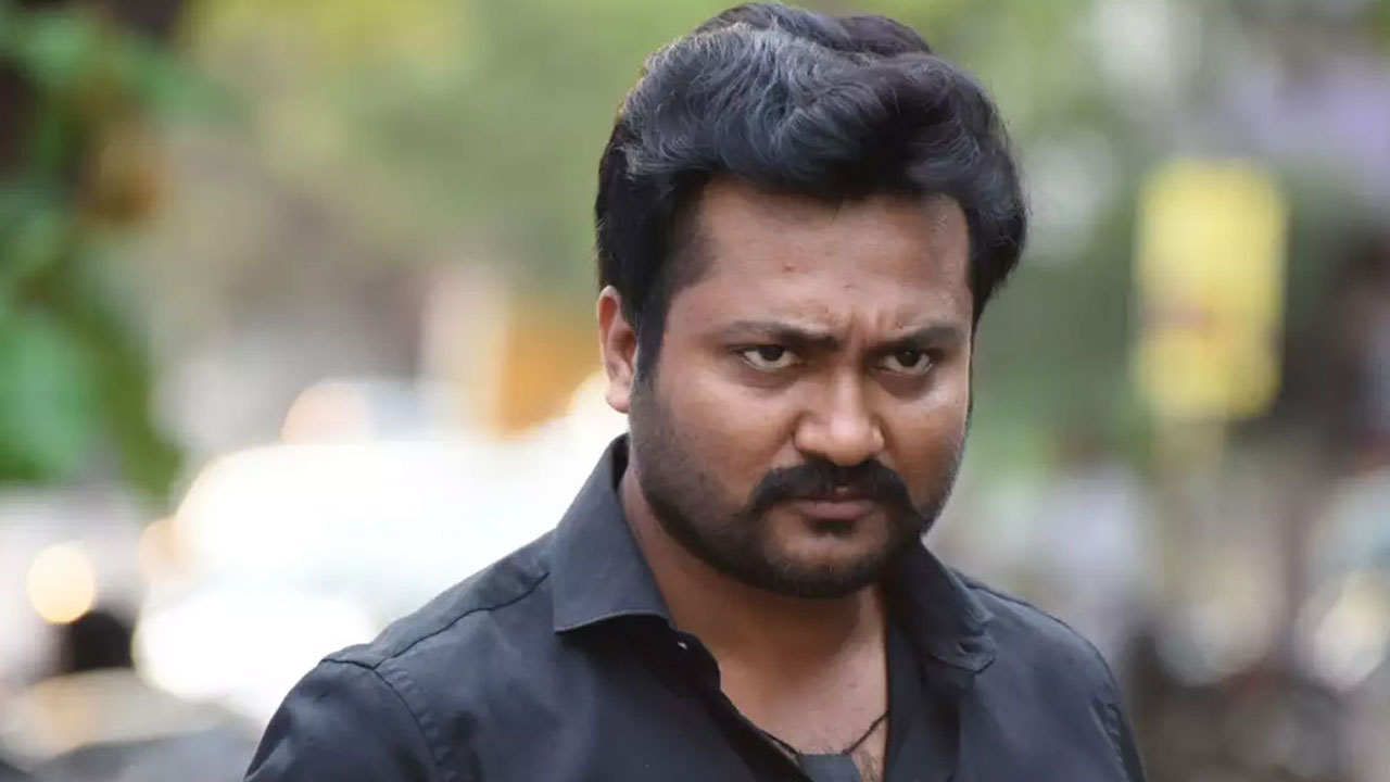 கார் ஓட்டுநரால் நடிகர் பாபி சிம்ஹாவிற்கு வந்த புதிய சிக்கல்.. நடந்தது என்ன?