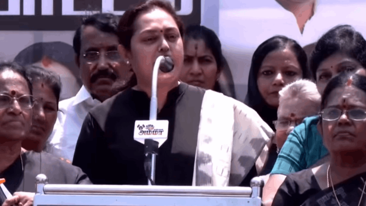  தி.மு.க ஆட்சி 10 மாதத்தில் கலைந்துவிடும் -  நடிகை விந்தியா பேச்சு!