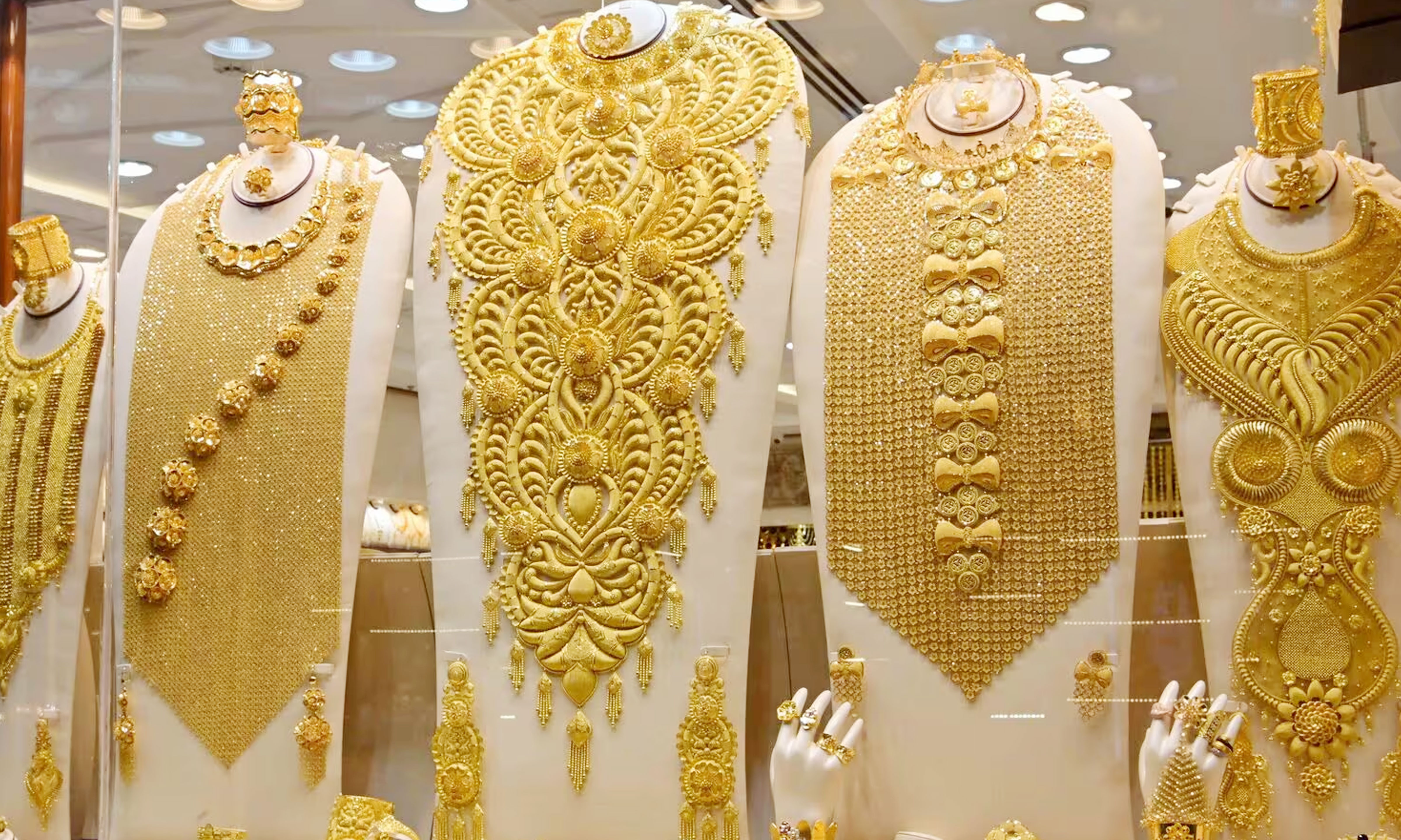Gold rate: என்னதான் நடக்குது..? தங்கம் சவரனுக்கு ரூ.80 குறைவு
