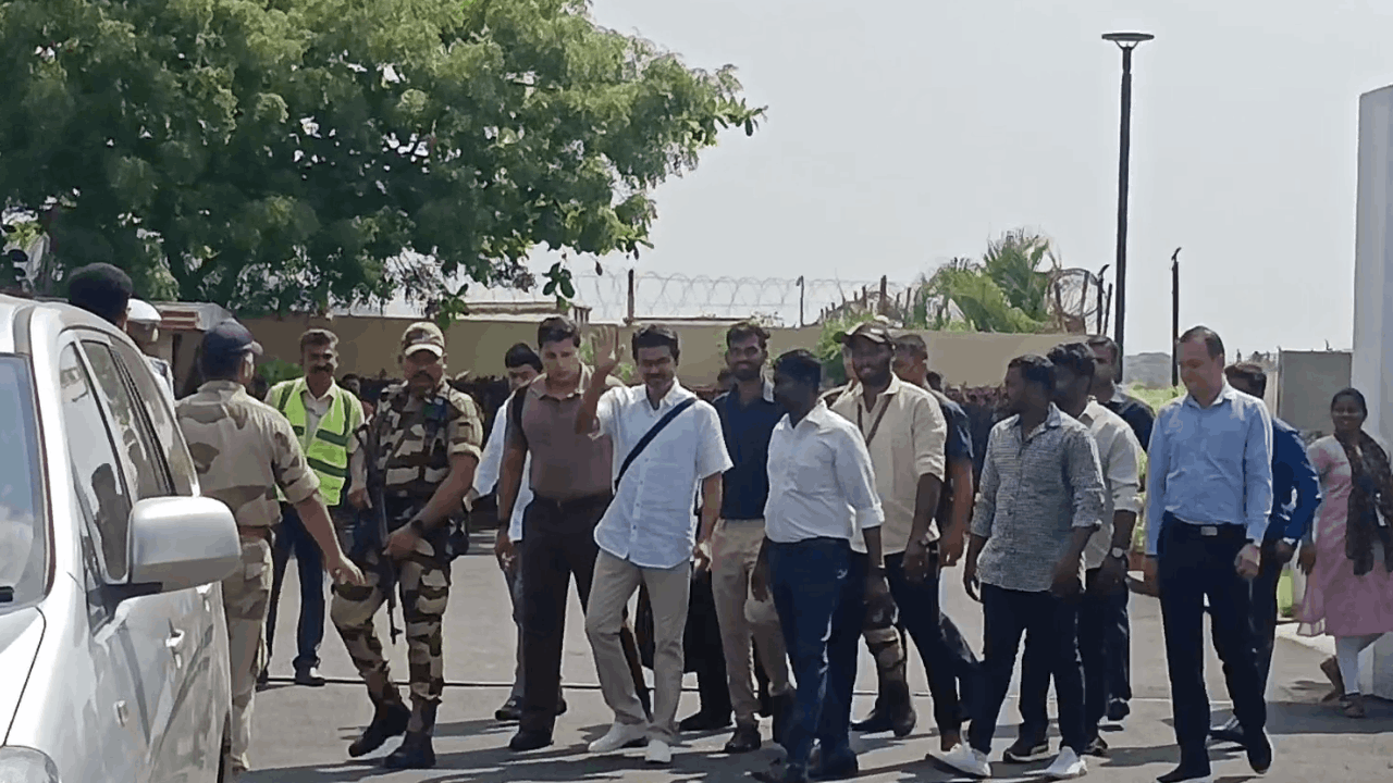 முதல் பூத் கமிட்டி மாநாடு.. தனி விமானம் மூலம் கோவை பயணம்!