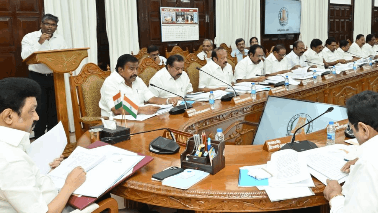 தமிழக அமைச்சரவையில் மாற்றம்? இன்று மாலைக்குள் அறிவிப்பு வெளியாகும் என எதிர்பார்ப்பு!