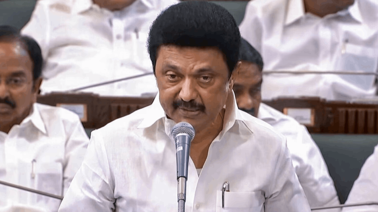 மத்திய அரசும், மாநில ஆளுநரும் பாம்பு, நரியும் போல் செயல்படுகின்றனர் - முதலமைச்சர் உவமை 