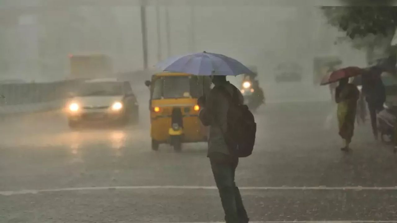 இன்றும் ரெட் அலர்ட்.. 12 மாவட்டங்களுக்கு கனமழை எச்சரிக்கை