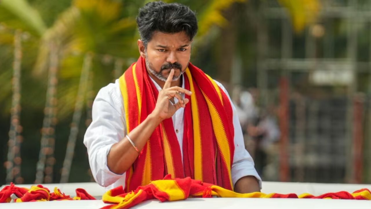 ஆடை கிழிப்பது..  பூட்ஸ் காலால் உதைப்பது.. இது மக்களாட்சியா? விஜய் கண்டனம்