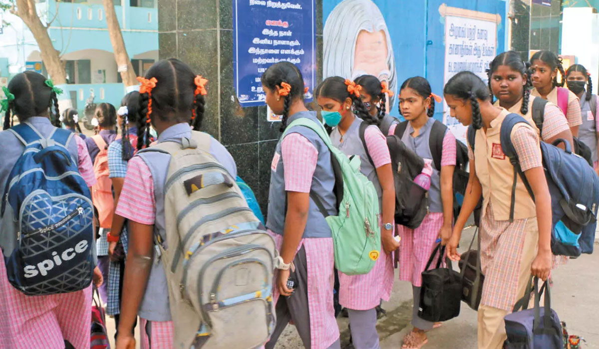  Schools Reopen: கோடை விடுமுறை முடிந்து பள்ளிகள் இன்று திறப்பு