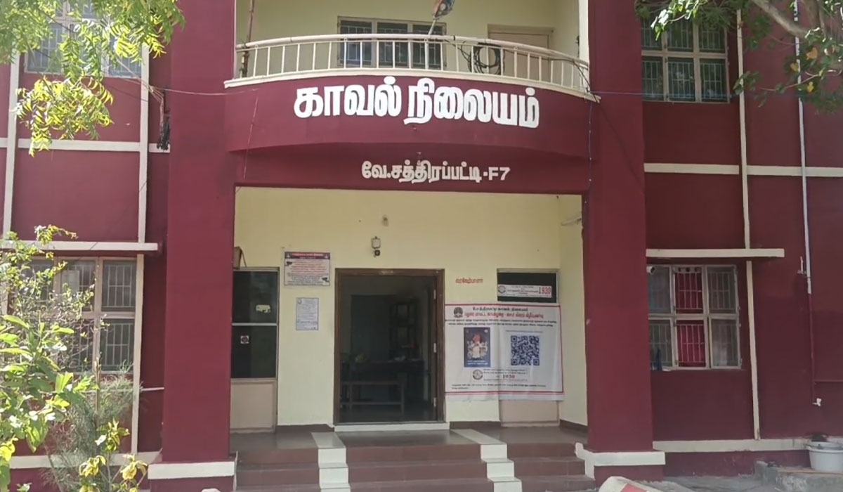 மதுரையில் காவல் நிலையத்தில் புகுந்து தாக்குதல்- இருவர் கைது
