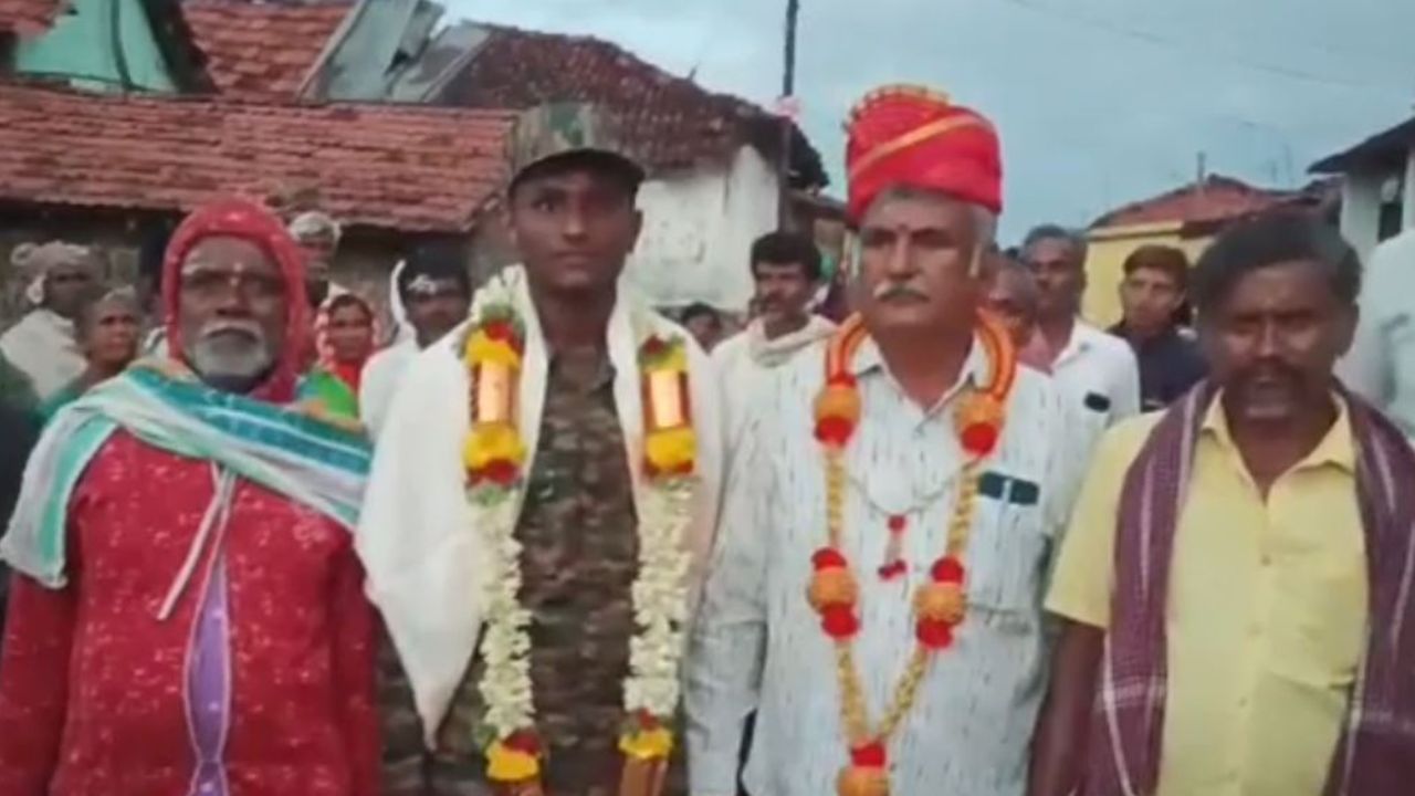 மலைக்கிராமத்தின் முதல் ராணுவ வீரர்.. கிராம மக்கள் உற்சாக வரவேற்பு!