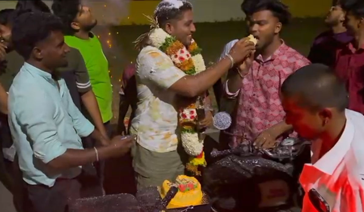 பட்டாக்கத்தியுடன் கேக் வெட்டி பிறந்தநாள் கொண்டாட்டம் – இளைஞர் கைது
