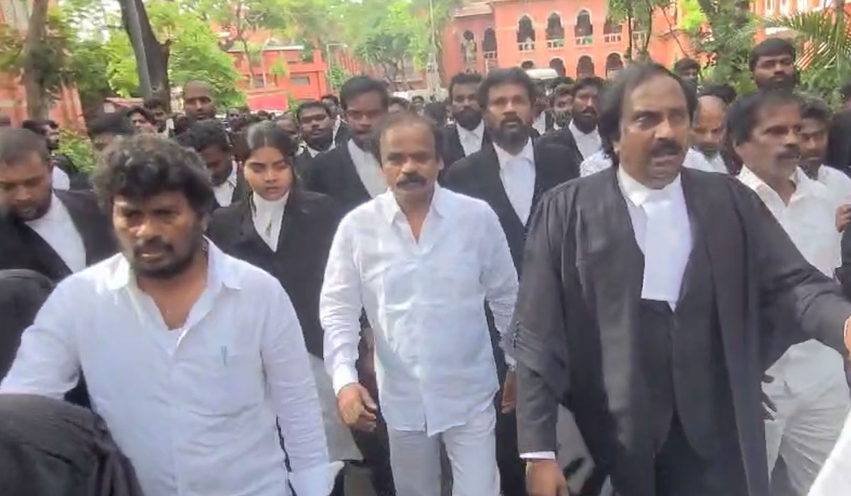 சிறுவன் கடத்தல் வழக்கு: ஜெகன் மூர்த்தி ஆஜர்...போலீஸ் குவிக்கப்பட்டதால் பதற்றம்