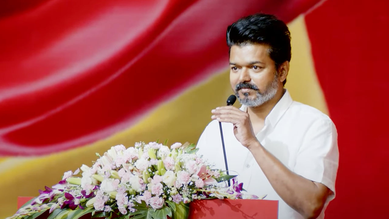 பேனர் விழுந்து முதியவர் காயம் – தவெகவினருக்கு விஜய் போட்ட அதிரடி உத்தரவு