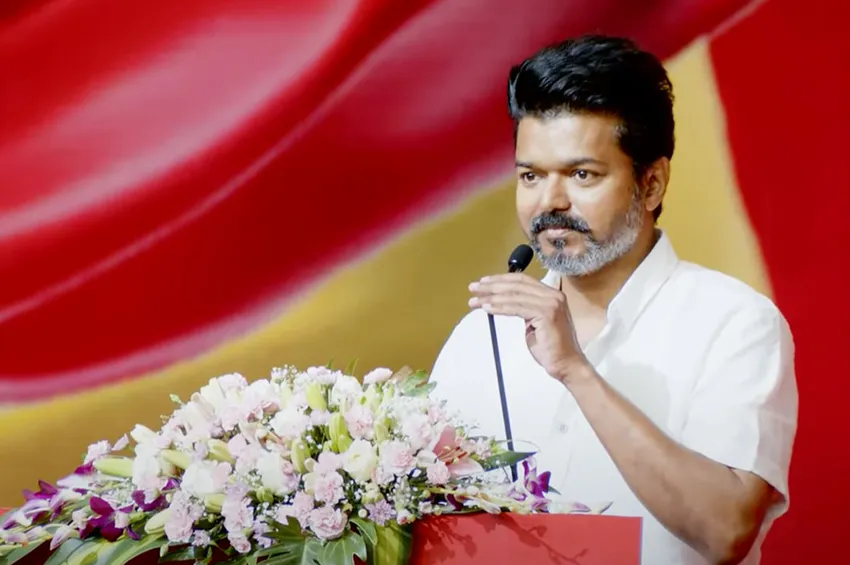 பேனர் விழுந்து முதியவர் காயம் – தவெகவினருக்கு விஜய் போட்ட அதிரடி உத்தரவு