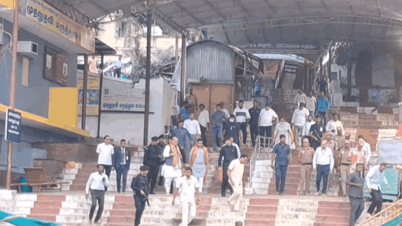 மருதமலை கோவிலில் பாதுகாப்பு துறை அமைச்சர் சுவாமி தரிசனம்!