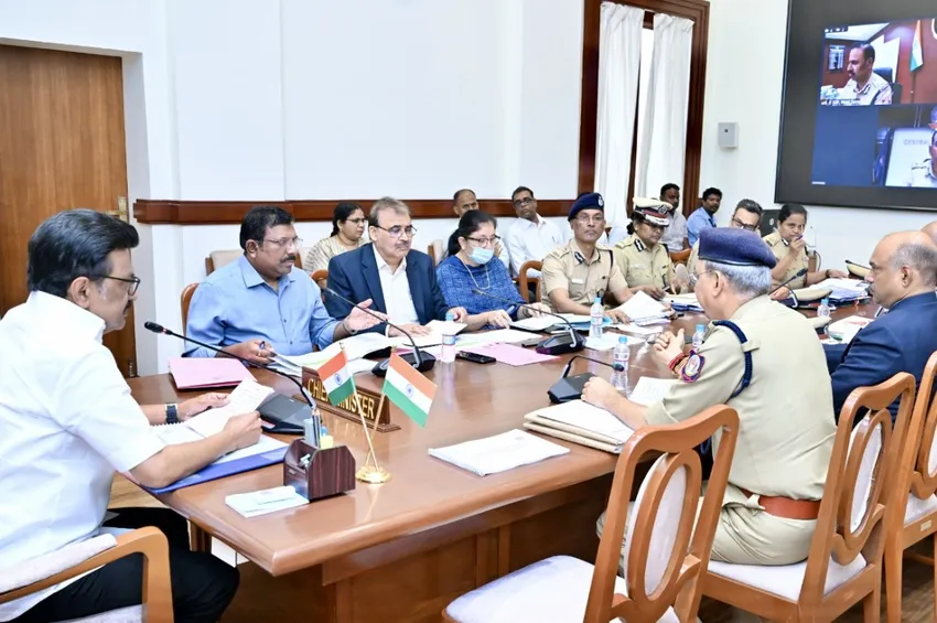 கண்ணியத்தோடு நடந்துகொள்ளுங்கள்.. காவல்துறைக்கு முதல்வர் அறிவுரை