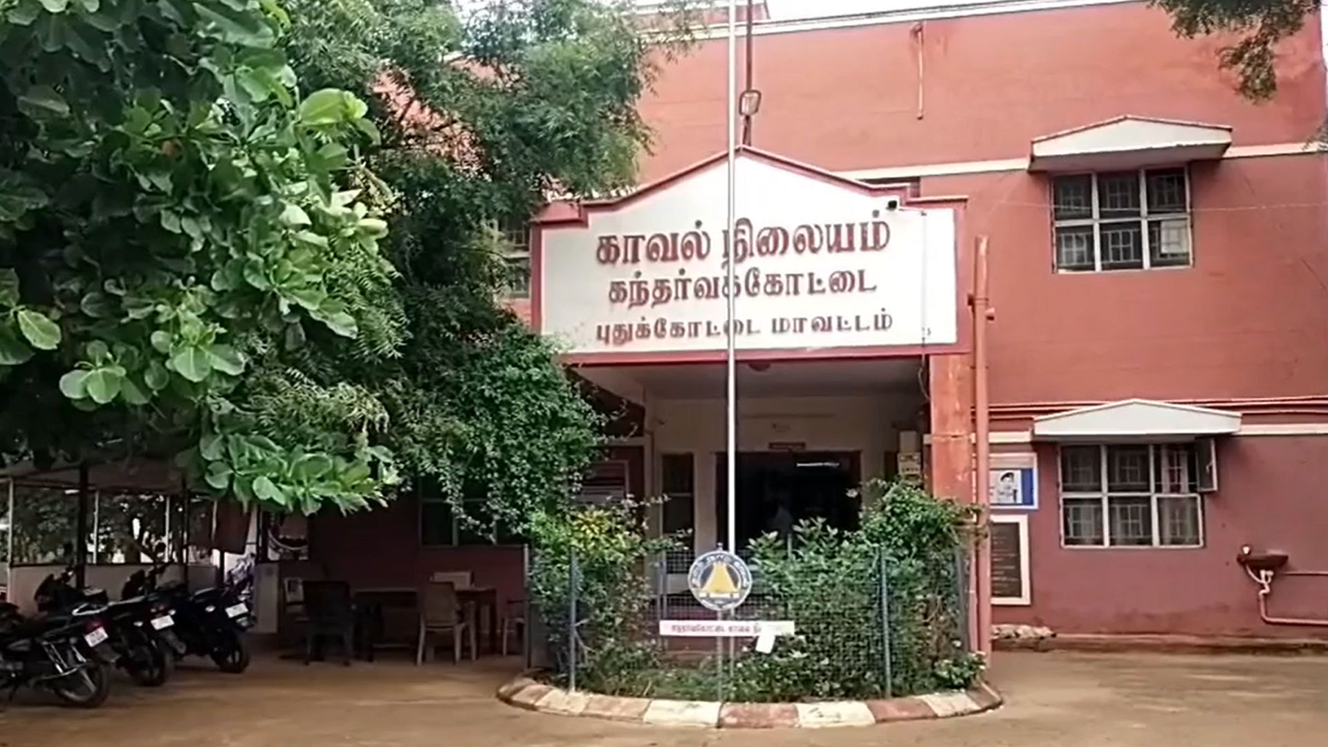 ரூ.1 லட்சம் கடனுக்காக தம்பதி கடத்தல்- சினிமா பாணியில் துரத்தி பிடித்த போலீஸ்