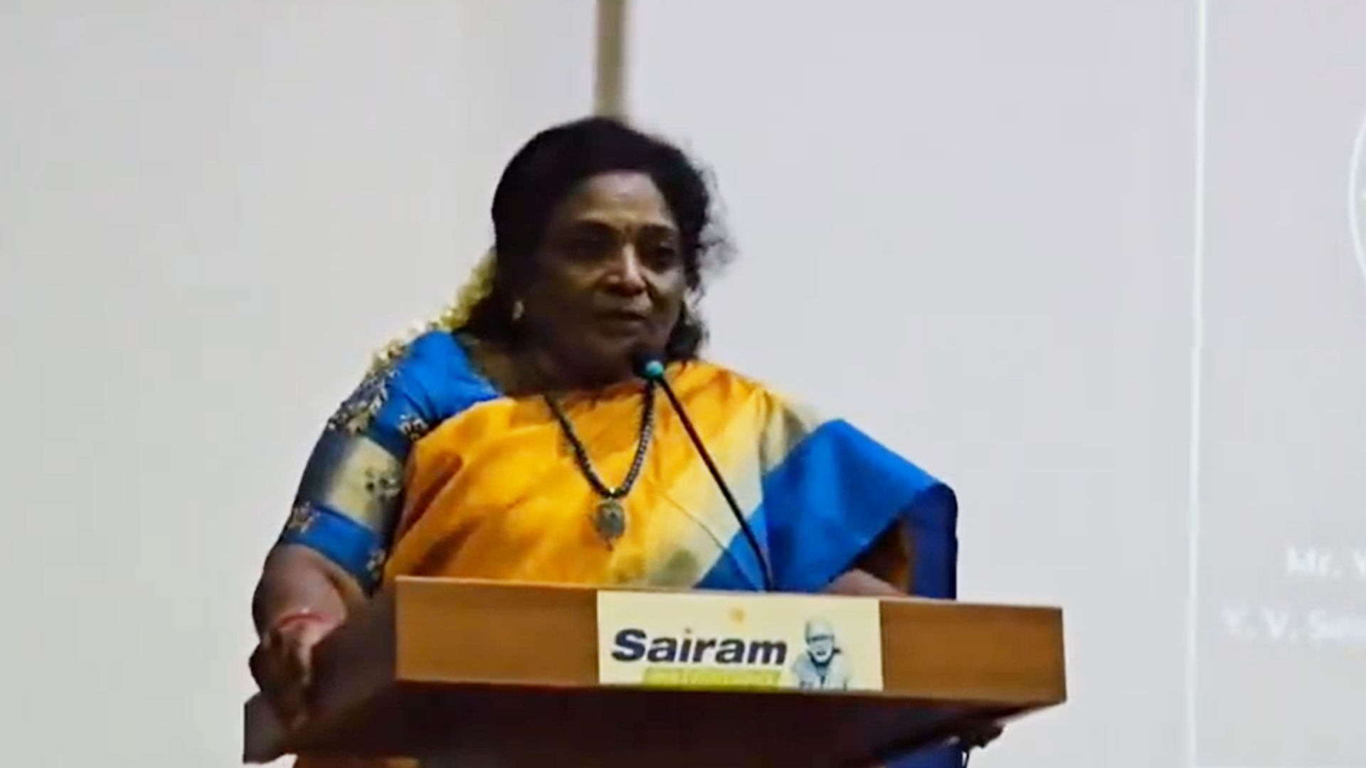   தமிழகத்தில் ஏழைகளின் உயிர் மலிவாக போய்விட்டது- தமிழிசை செளந்தரராஜன் 