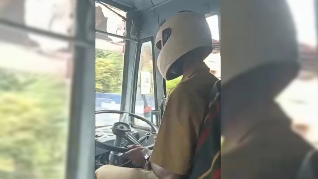 Viral Video: உசுரு முக்கியம்.. ஹெல்மெட்டுடன் பஸ் ஓட்டிய டிரைவர்!