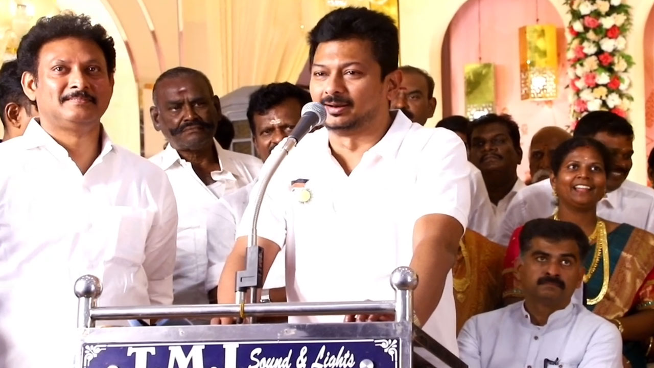 அரசியலில் அப்பா மகன் உறவு முக்கியம்- திருமண விழாவில் உதயநிதி பேச்சு 