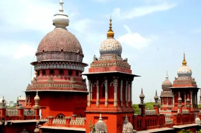  அந்தரங்க வீடியோ விவகாரம்: பாதிக்கப்பட்ட பெண்ணின் முன்பு விசாரணை – காவல்துறையை கண்டித்த சென்னை உயர் நீதிமன்றம்!