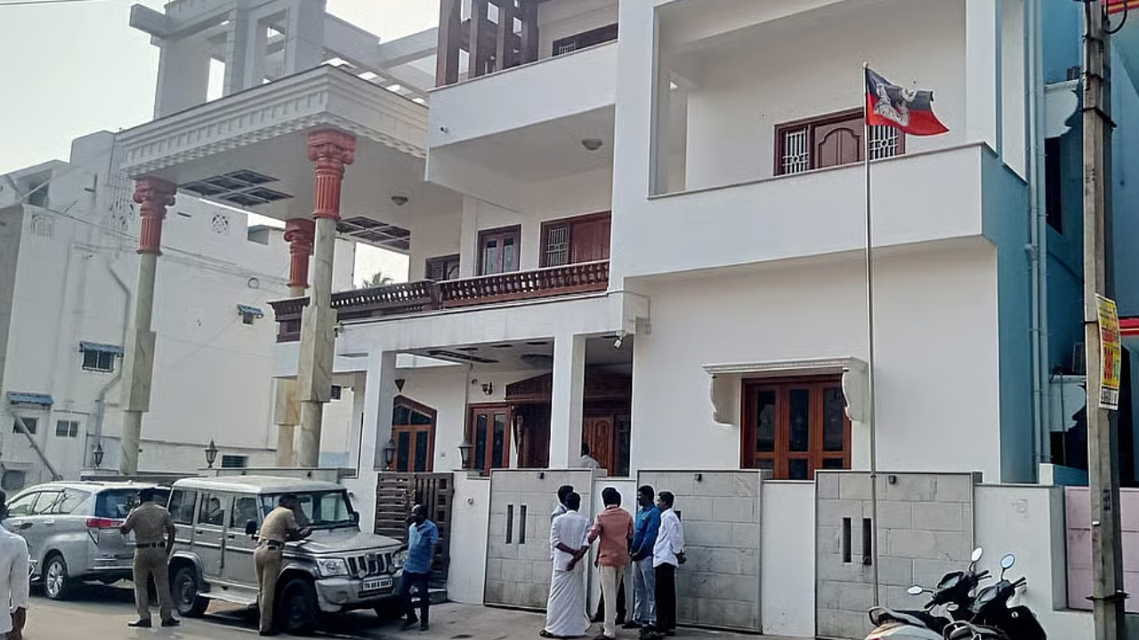 அதிமுக முன்னாள் எம்.எல்.ஏ வீட்டில் லஞ்ச ஒழிப்புத்துறை சோதனை