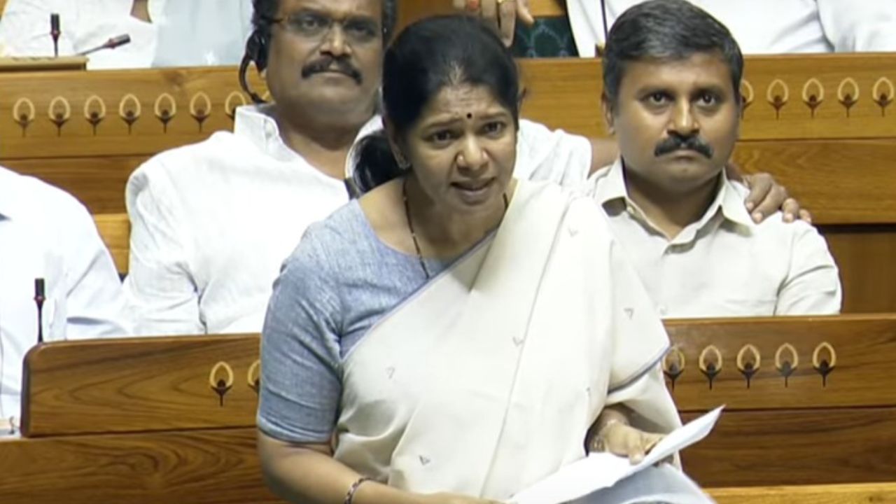 பயங்கரவாத தாக்குதல் நடக்கும்போது பிரதமர் என்ன செய்கிறார்? கனிமொழி எம்பி கேள்வி