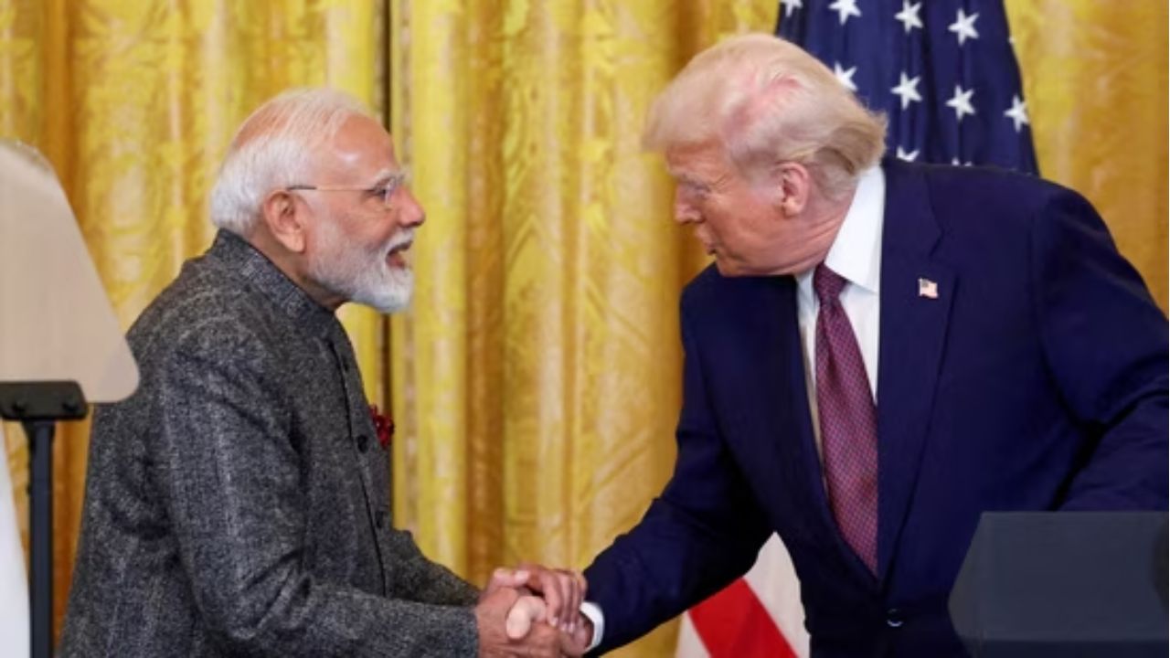 இந்திய பொருட்களுக்கு 25% வரி விதிப்பு.. டிரம்ப் அதிரடி அறிவிப்பு!