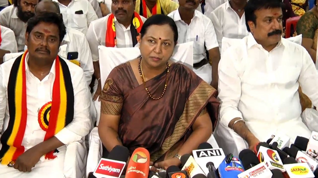 விஜயகாந்த் படத்தை அரசியல் கட்சிகள் பயன்படுத்தக் கூடாது- பிரேமலதா 