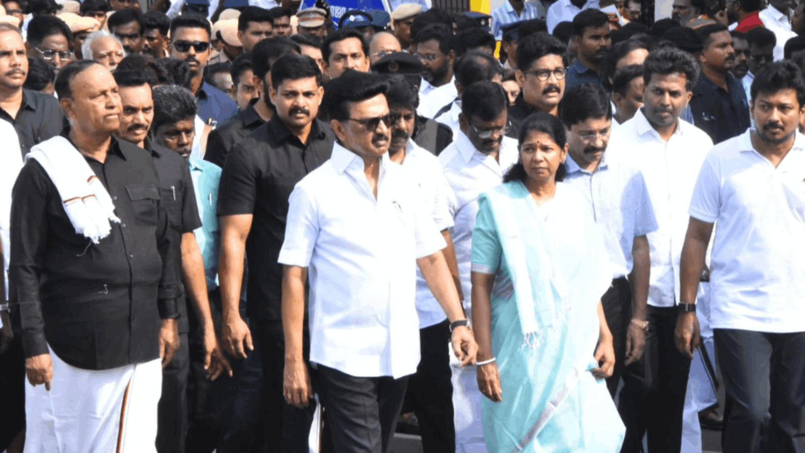 கலைஞர் 7-ஆம் ஆண்டு நினைவு நாள்: ஓமந்தூரார் முதல் மெரினா வரை அமைதிப் பேரணி நடத்திய முதலமைச்சர் ஸ்டாலின்!