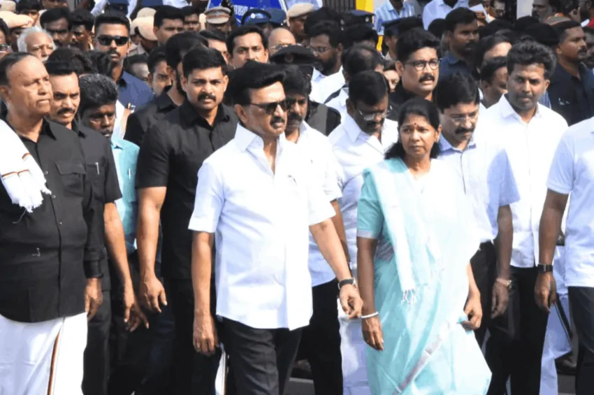 கலைஞர் 7-ஆம் ஆண்டு நினைவு நாள்: ஓமந்தூரார் முதல் மெரினா வரை அமைதிப் பேரணி நடத்திய முதலமைச்சர் ஸ்டாலின்!