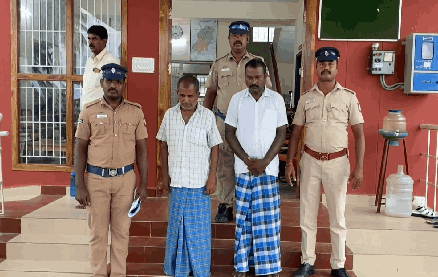 சேலத்தில் பரபரப்பு.. தாத்தாவே நண்பருடன் சேர்ந்து நான்கு வயது பேத்தியைக் கடத்திய கொடூரம்!