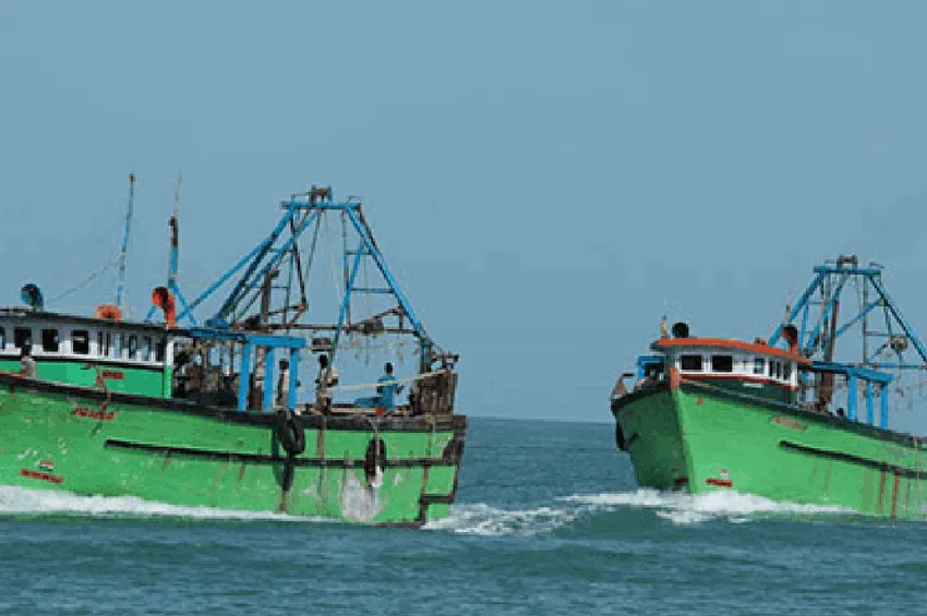 இலங்கை கடற்படையால் மீனவர்கள் கைது: ராமேஸ்வரத்தில் காலவரையற்ற வேலைநிறுத்தம்!