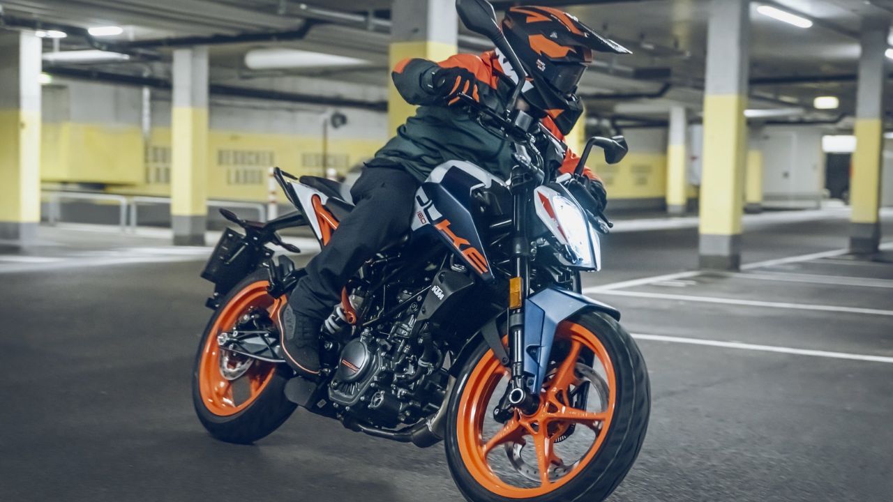 யமஹா, அப்பாச்சிக்கு போட்டியாக KTM 160 Duke பைக் அறிமுகம்! என்ன விலை? என்ன ஸ்பெஷல்?