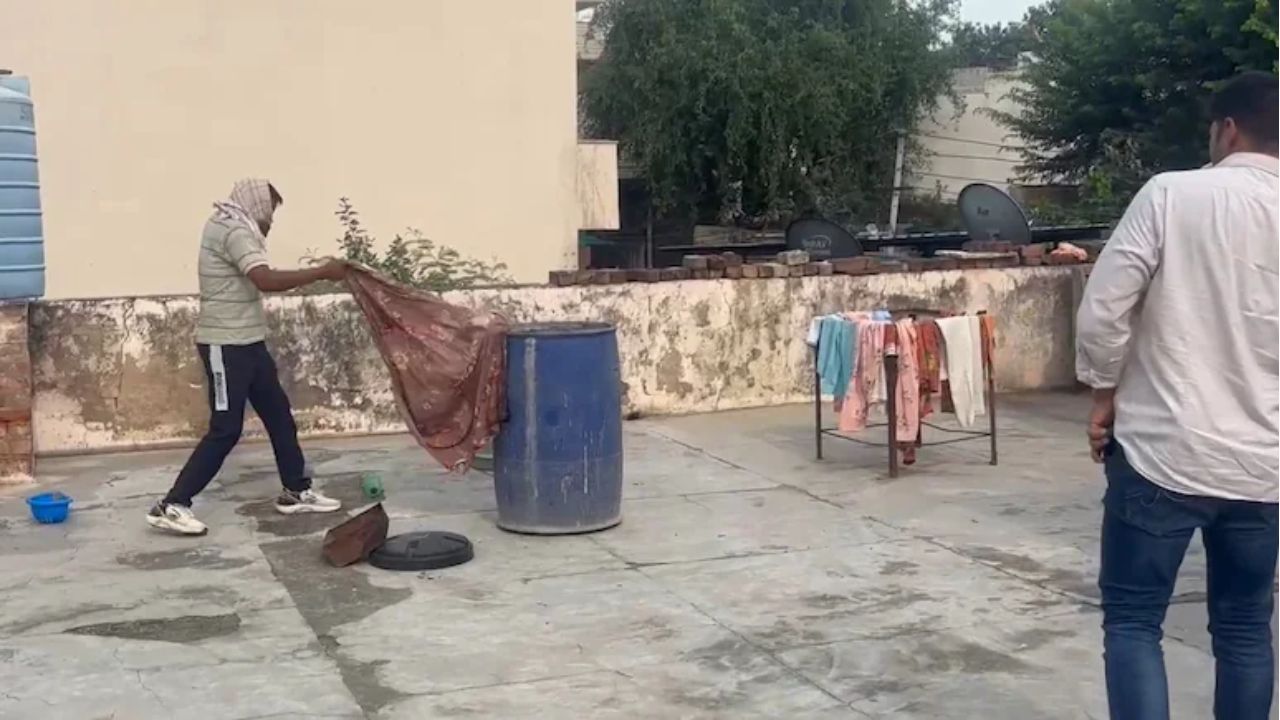 பேரலுக்குள் கணவன் சடலம்.. மாயமான மனைவி!