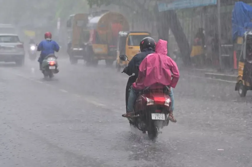 தமிழகத்தில் ஆகஸ்ட் 24 வரை மழை நீடிக்கும்.. 2 மாவட்டங்களுக்கு கனமழை எச்சரிக்கை!