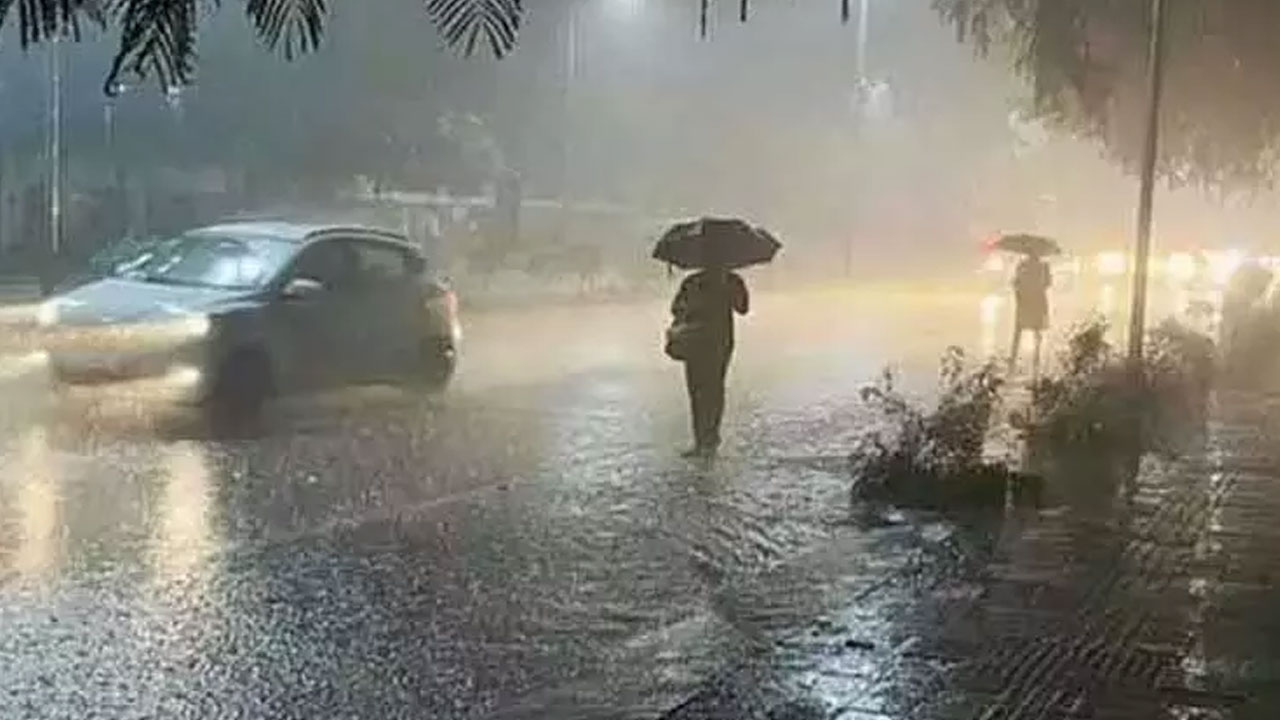 Chennai Rains:சென்னையில் இடி, மின்னலுடன் கொட்டித்தீர்த்த கனமழை – 30 மாவட்டங்களுக்கு மழை எச்சரிக்கை