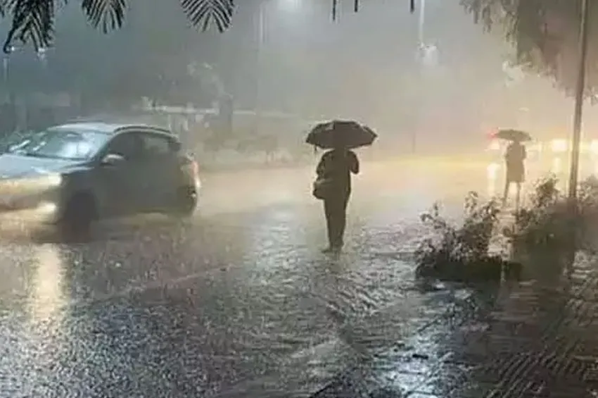 Chennai Rains:சென்னையில் இடி, மின்னலுடன் கொட்டித்தீர்த்த கனமழை – 30 மாவட்டங்களுக்கு மழை எச்சரிக்கை
