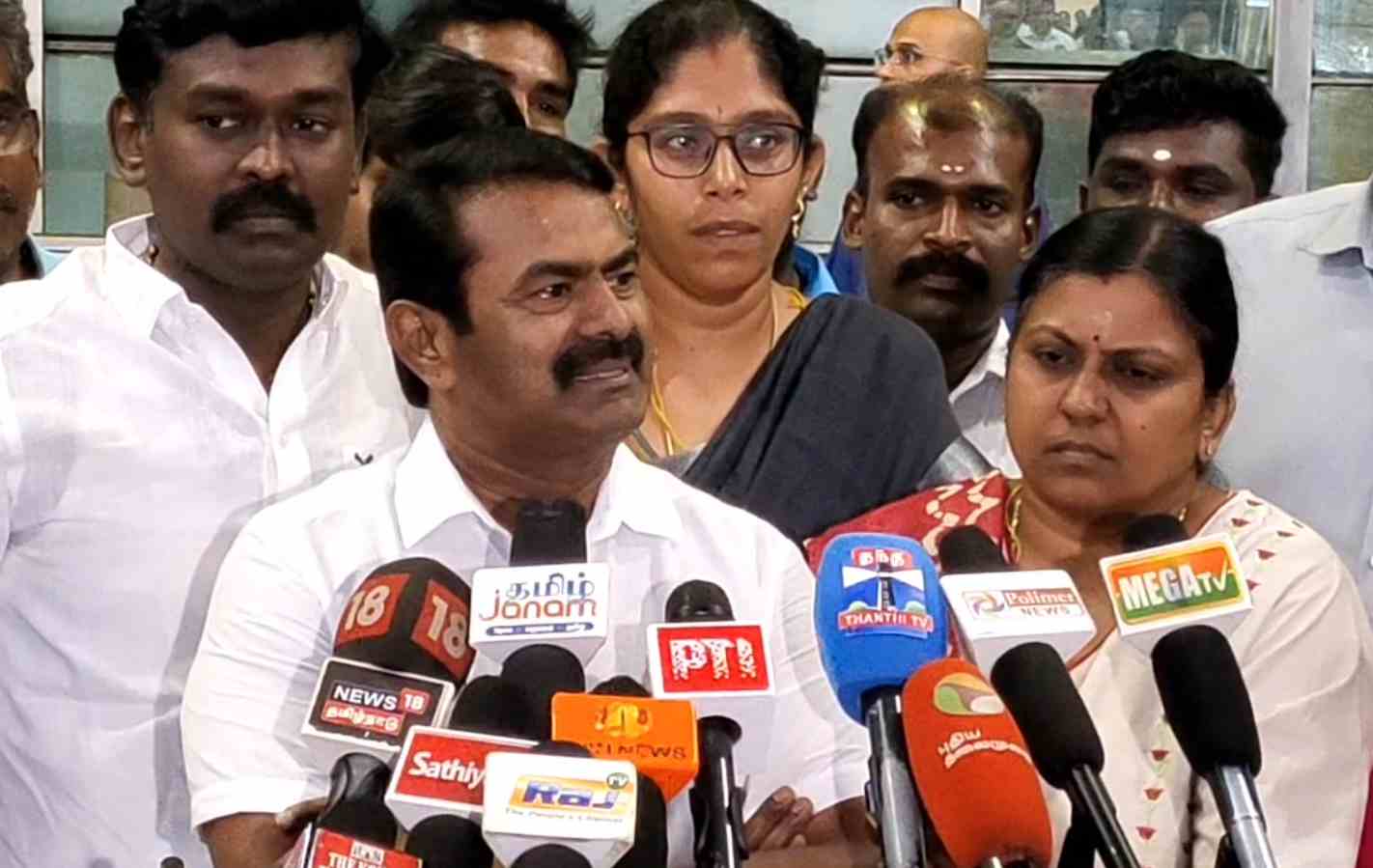 நீதிமன்றமே முடிவெடுக்கும் என்றால் சட்டமன்றம், பாராளுமன்றம் எதற்கு? - சீமான் கேள்வி!