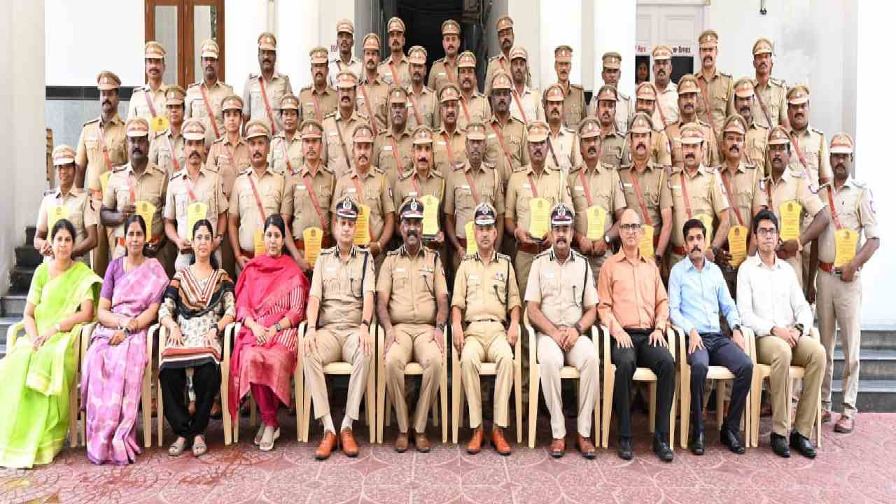 முதல்முறையாக காவலர் தின கொண்டாட்டம்.. 46 காவல் நிலையங்களுக்கு முதலமைச்சர் விருதுகள் அறிவிப்பு
