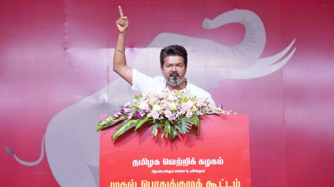 திமுக பயத்தின் உச்சத்தில் இருக்கிறது.. தவெக தலைவர் விஜய் விமர்சனம்!