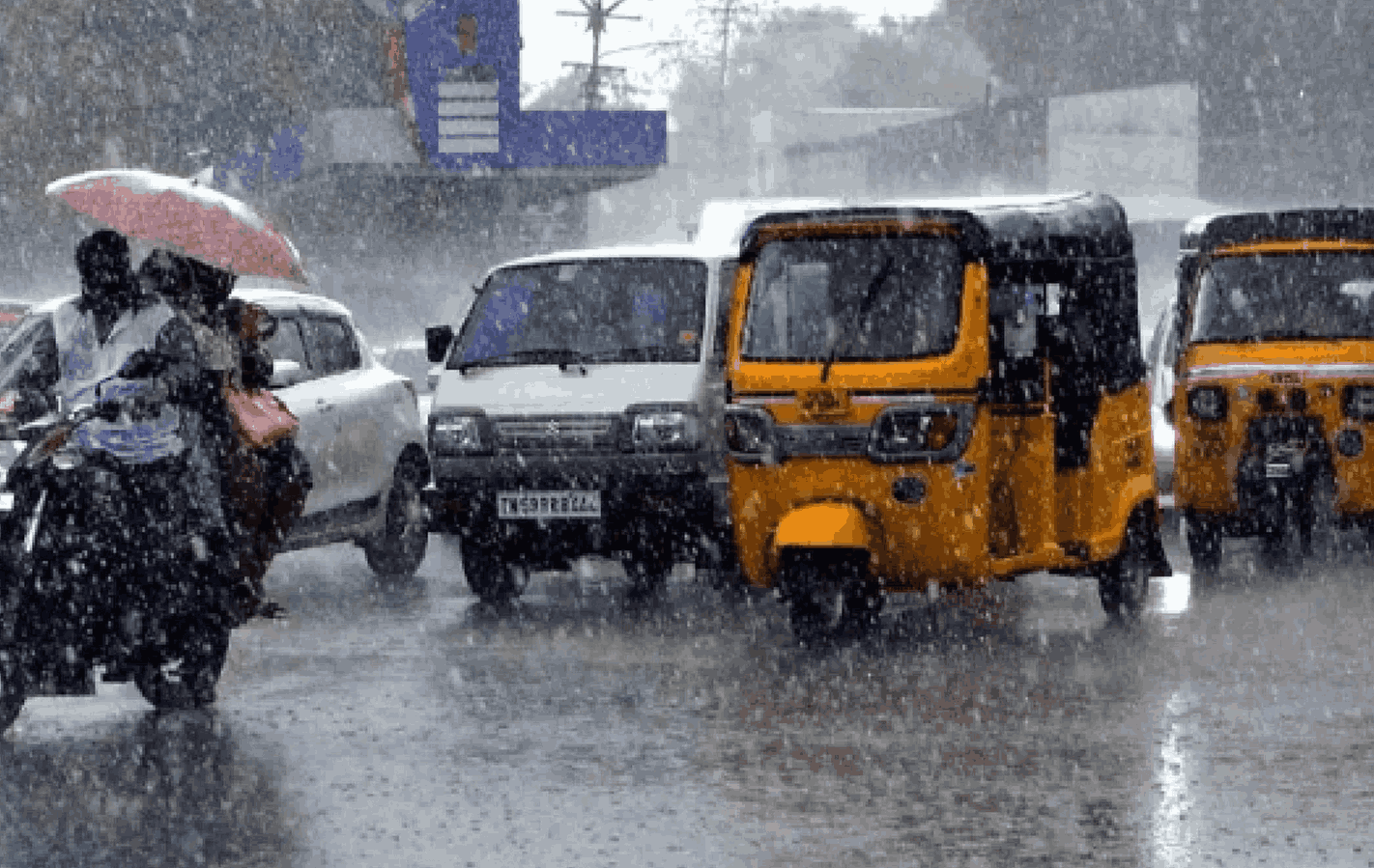 தமிழகத்தில் அடுத்த இரண்டு தினங்களுக்குக் கனமழை தொடரும்: தேனி, கோவை உள்ளிட்ட மாவட்டங்களுக்கு எச்சரிக்கை!