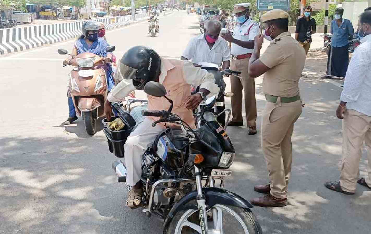 போக்குவரத்து அபராத நிலுவைத்தொகைக்கு புதிய செக்! - இன்சூரன்ஸ் புதுப்பித்தால் மட்டுமே அபராதம் கட்ட முடியும்?