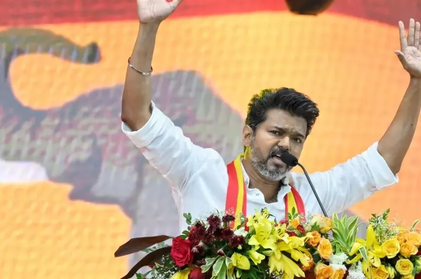 “கொள்கைக் கூப்பாடு போட்டு கொள்ளை அடிப்போர்”- விஜய் கடும் தாக்கு!