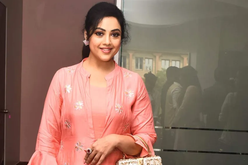 “இரண்டாவது திருமணத்தில் விருப்பமில்லை”: வதந்திகளுக்கு நடிகை மீனா முற்றுப்புள்ளி!