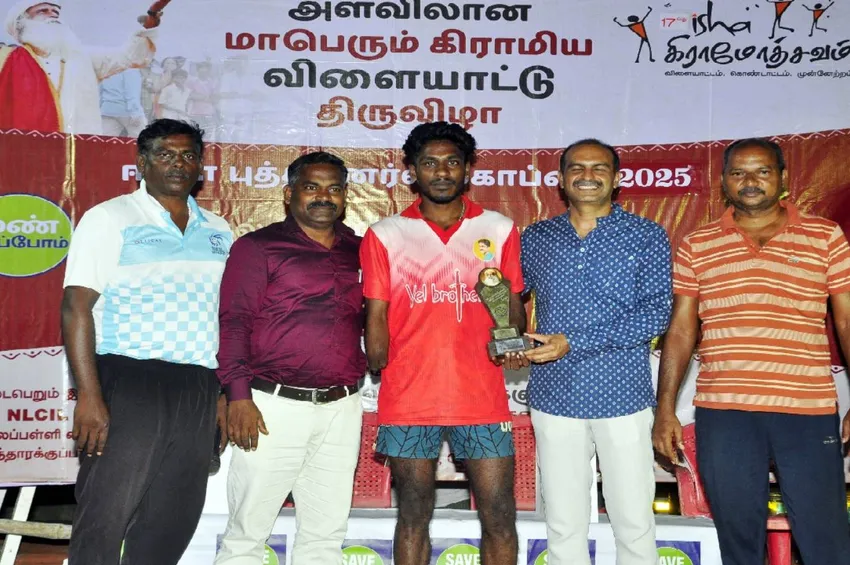 ஈஷா கிராமோத்சவம் எங்களை அங்கீகரித்து அடையாளம் தருகிறது - ஒரு கையில் வாலிபால் ஆடி அசத்தும் கடலூர் தேவா