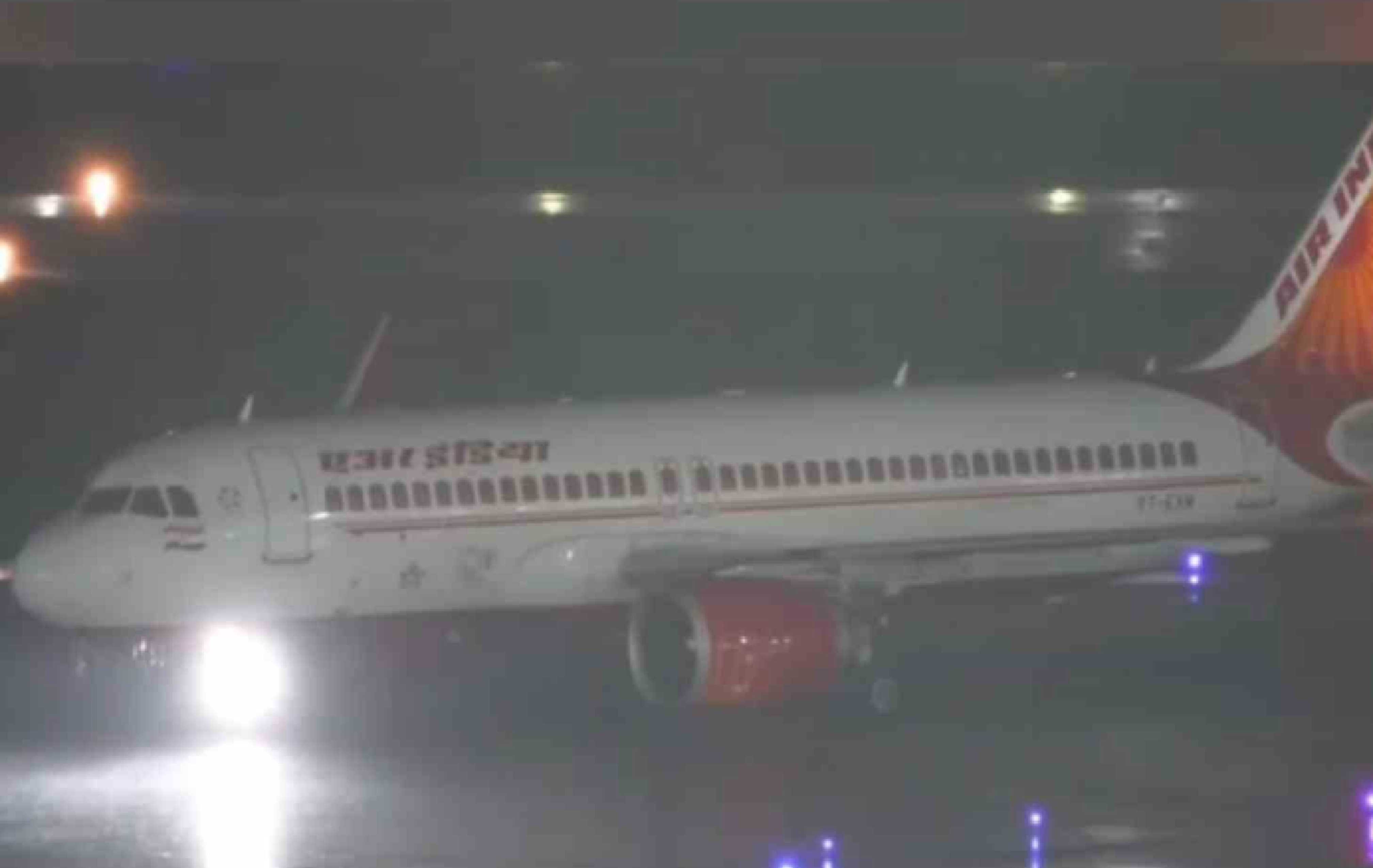 சென்னை விமான சேவை பாதிப்பு: திடீர் சூறைக்காற்று மழையால் 24 விமானங்கள் தாமதம்! 