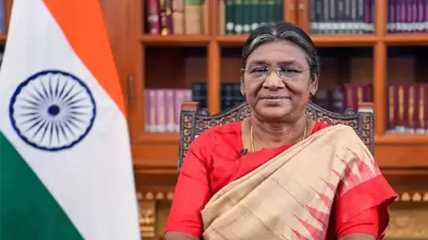  71வது தேசிய திரைப்பட விருதுகள்: குடியரசுத் தலைவர் திரவுபதி முர்மு விருது வழங்குகிறார்!