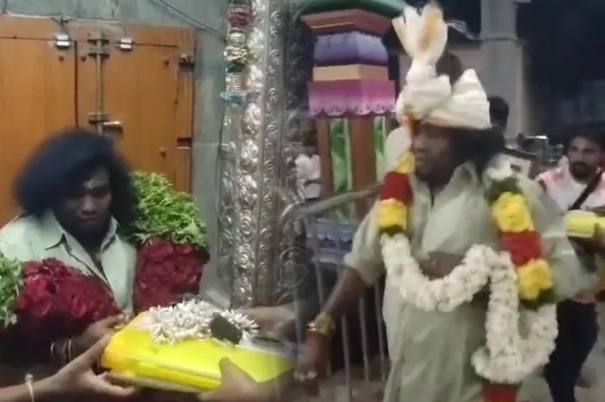   மருதமலை கோவிலில் நடிகர் யோகிபாபு சாமி தரிசனம்