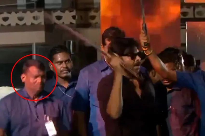 Viral Video: வாளை சுழற்றிய பவன் கல்யாண்.. நூலிழையில் உயிர் தப்பிய பாதுகாவலர்!