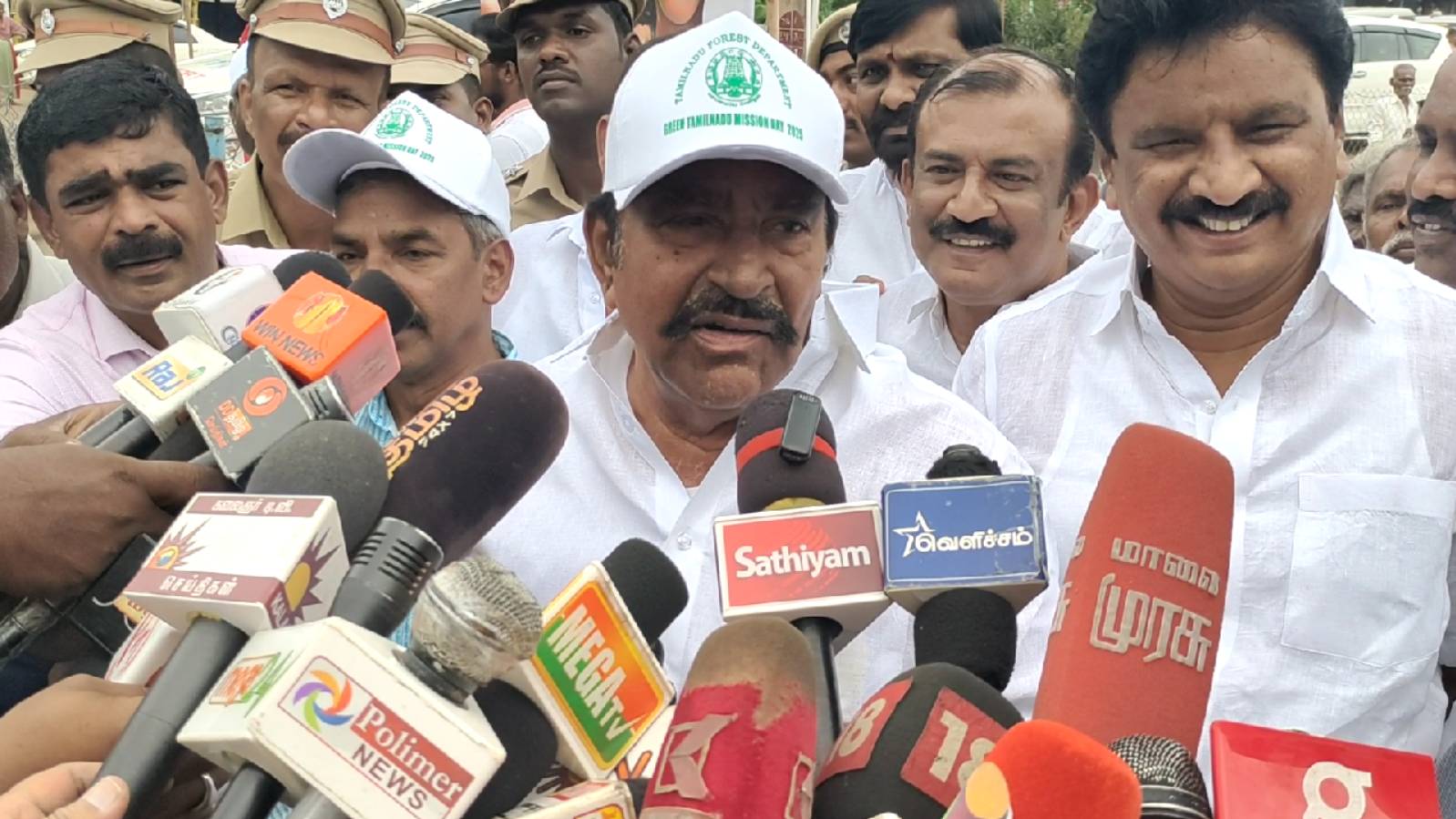 எடப்பாடி மக்களுக்குக் கவலைப்பட்டிருந்தால் ஏன் வீட்டில் இருக்கிறார்? அமைச்சர் கே.என்.நேரு காட்டமான கேள்வி!